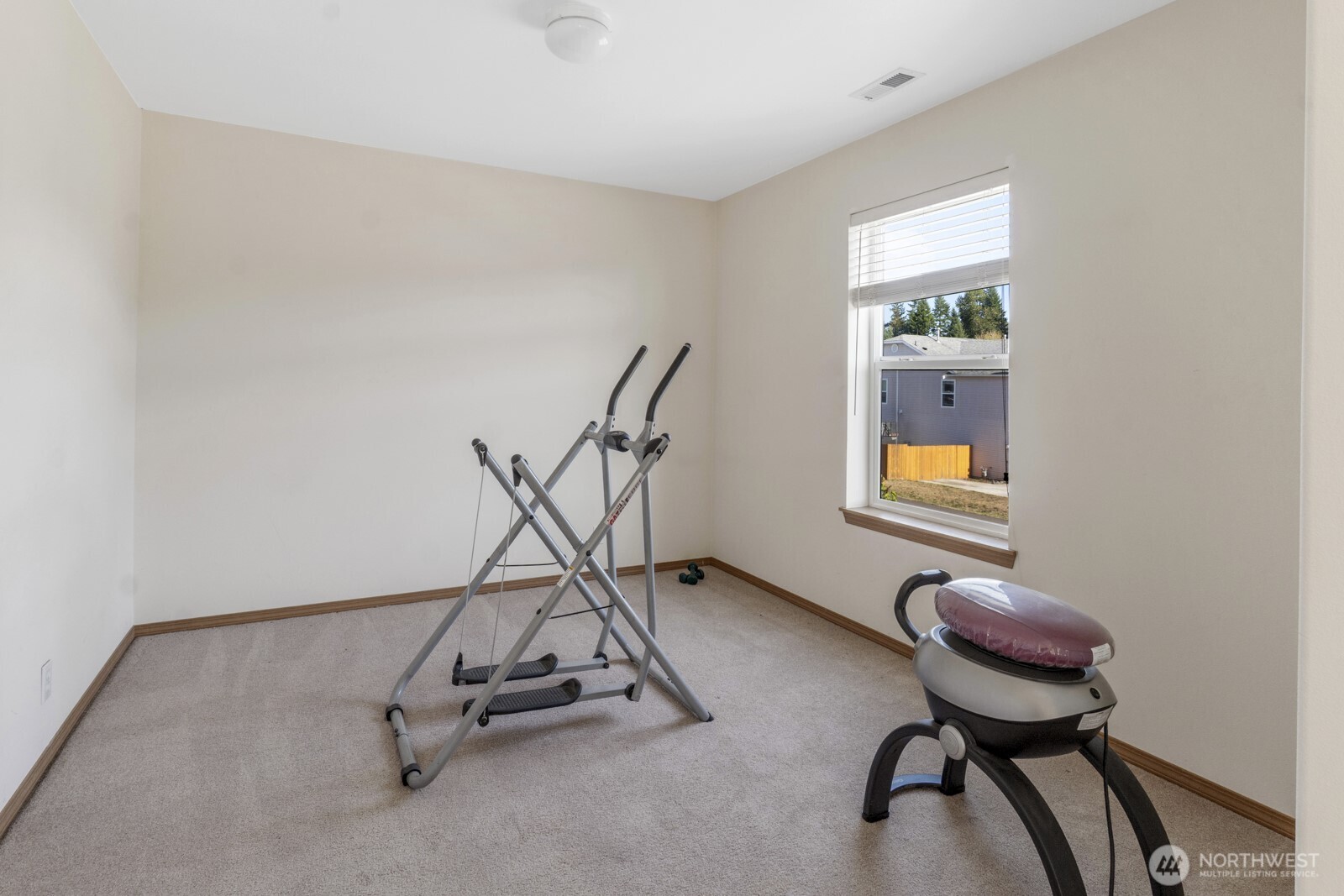 308 Easy Street SE, Rainier, WA 98576