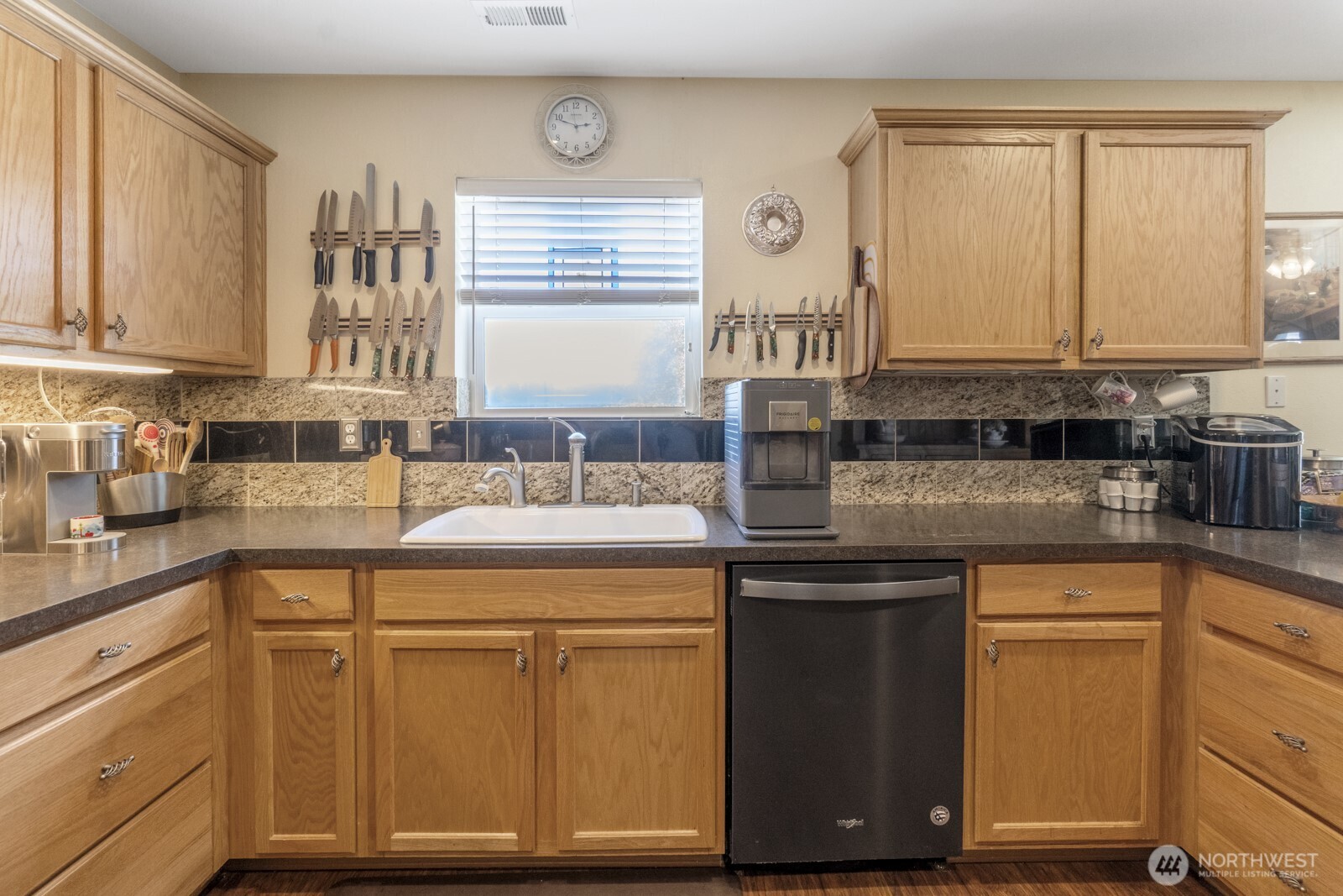 308 Easy Street SE, Rainier, WA 98576