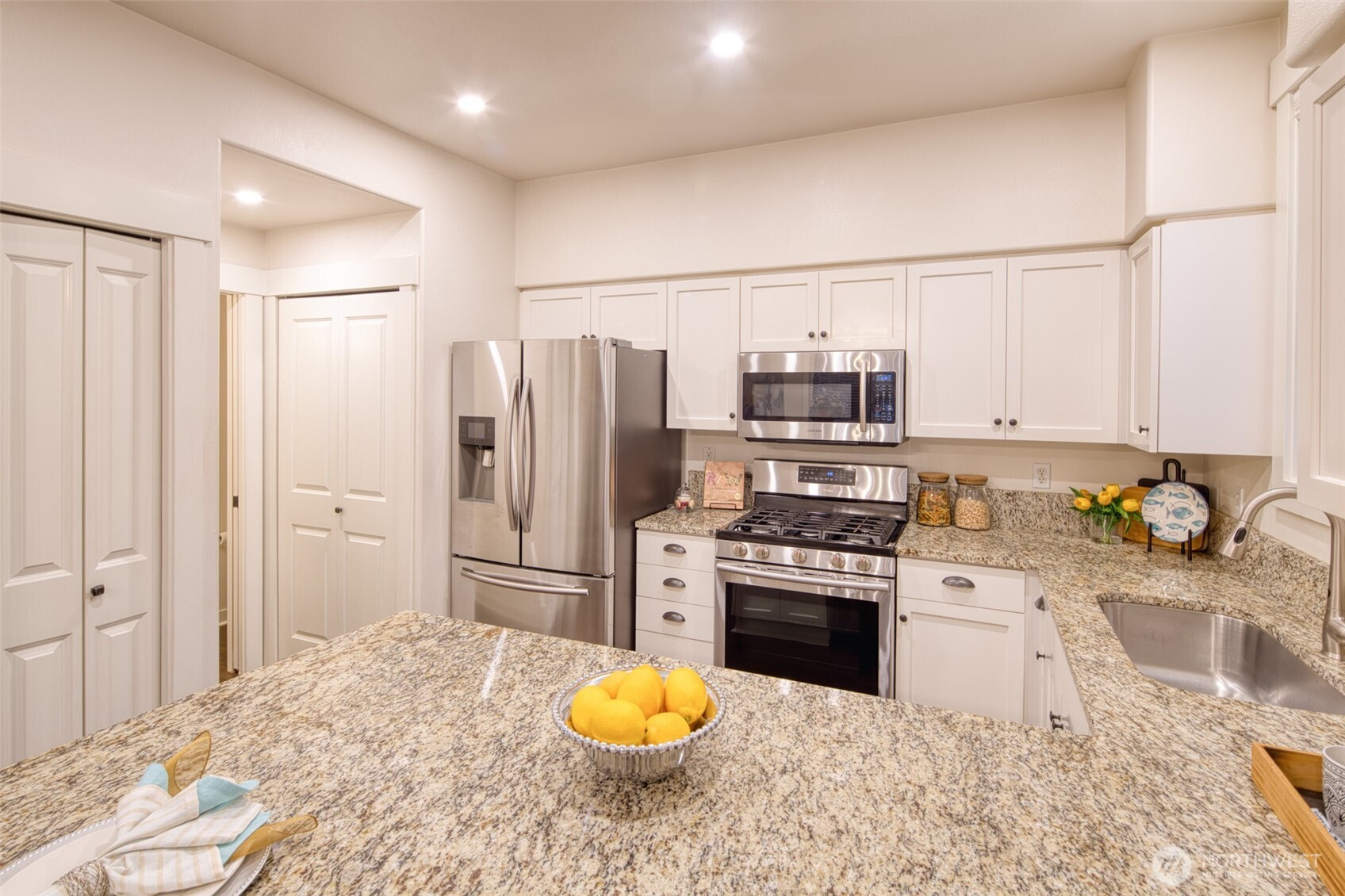 23300 SE Black Nugget Road #F6, Issaquah, WA 98029