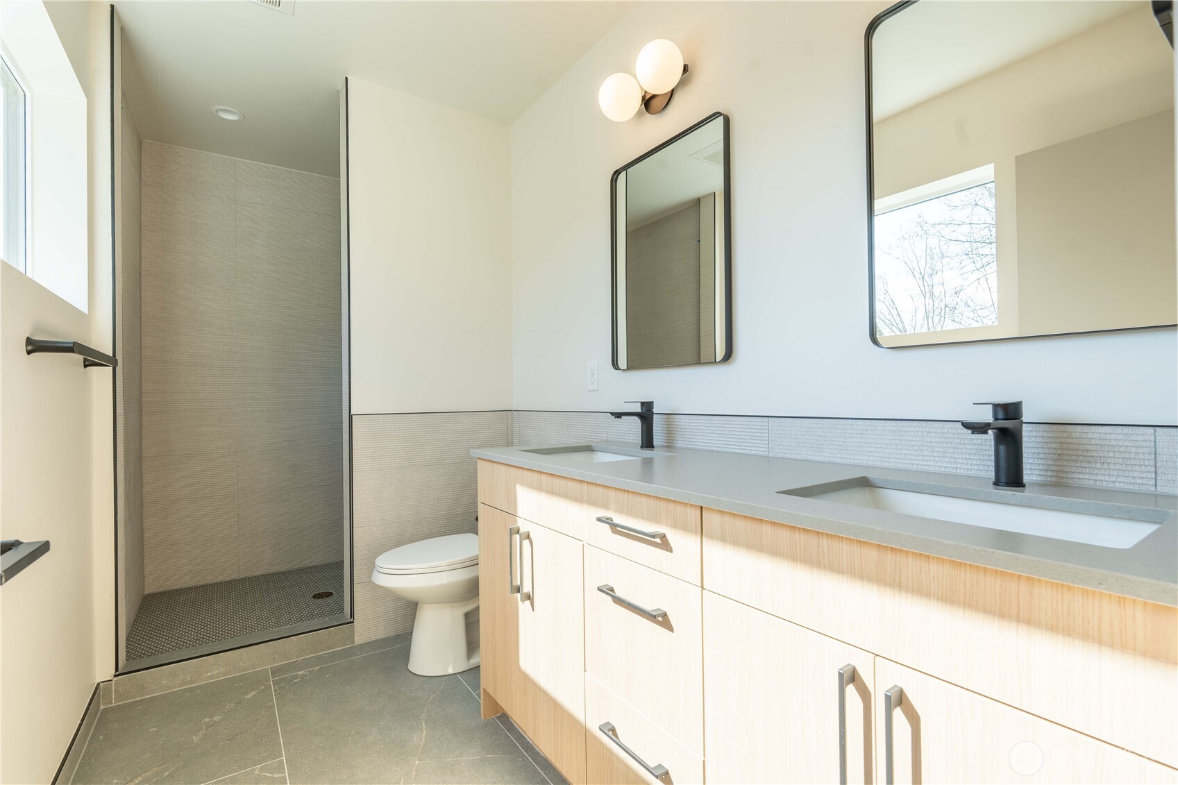 2626 58th Avenue SW #B, Seattle, WA 98116