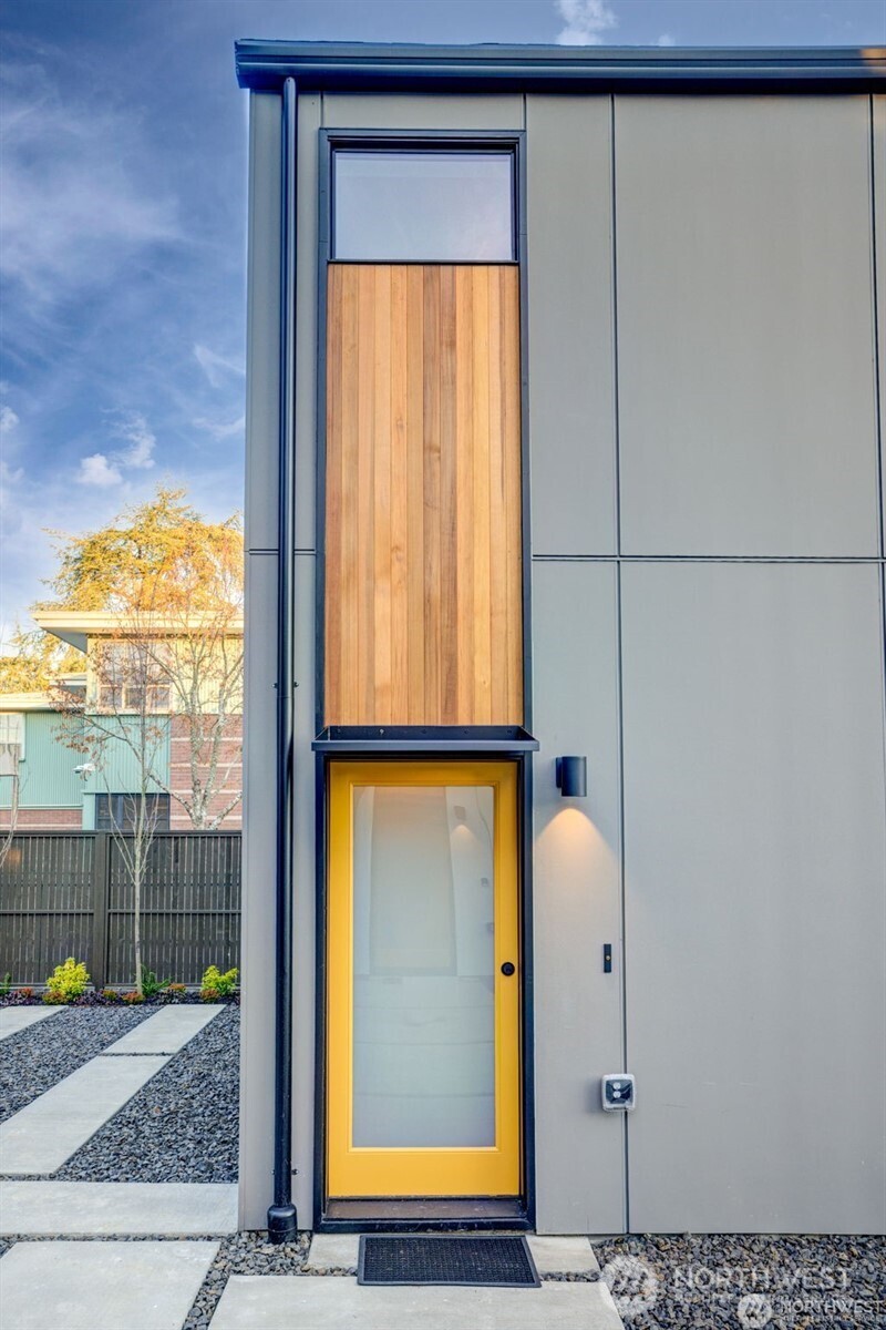 4411 S Holly Street , Seattle, WA 98118