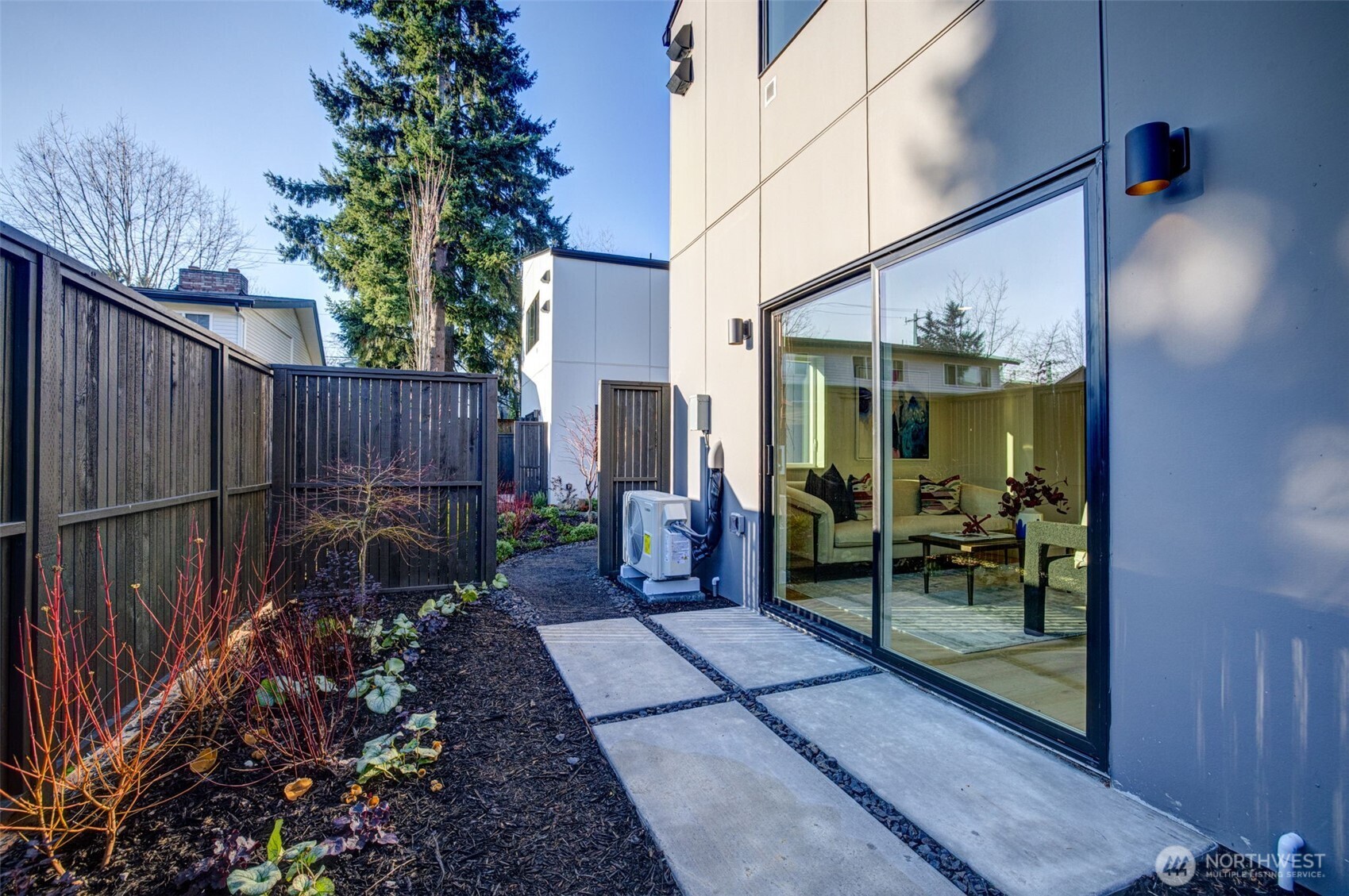 4411 S Holly Street , Seattle, WA 98118