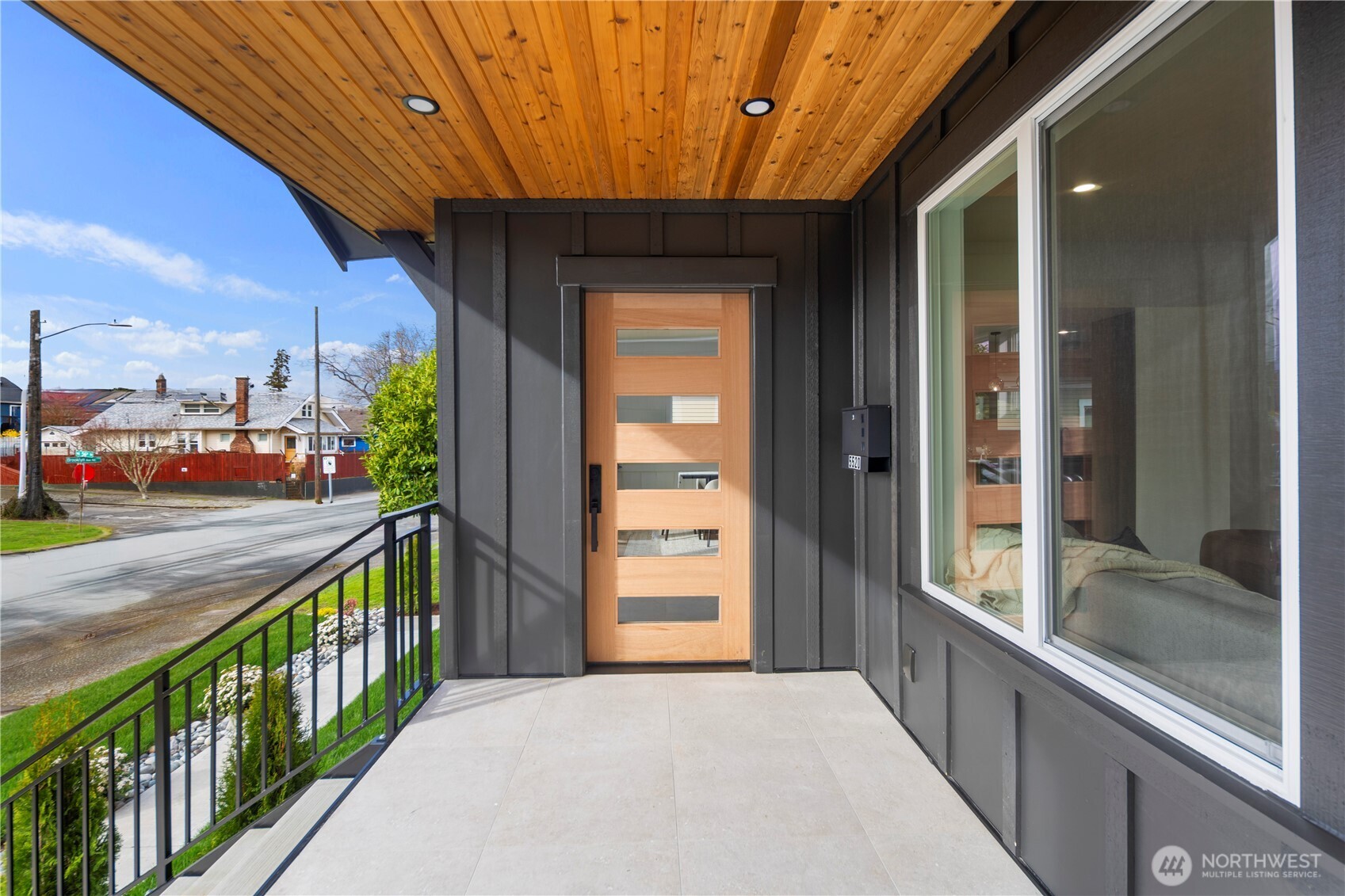 5520 Brooklyn Avenue NE, Seattle, WA 98105