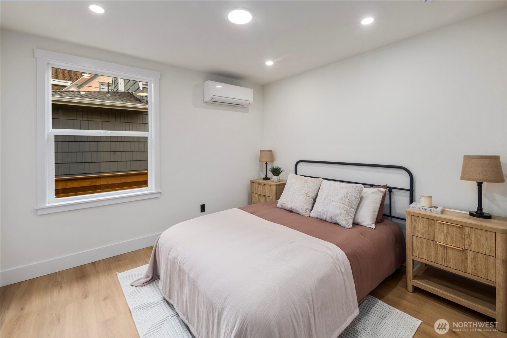 5520 Brooklyn Avenue NE, Seattle, WA 98105