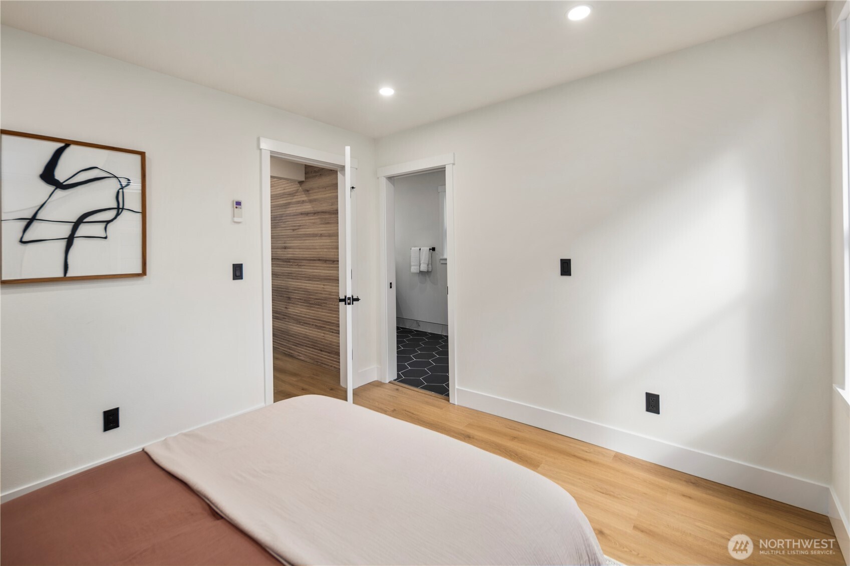 5520 Brooklyn Avenue NE, Seattle, WA 98105