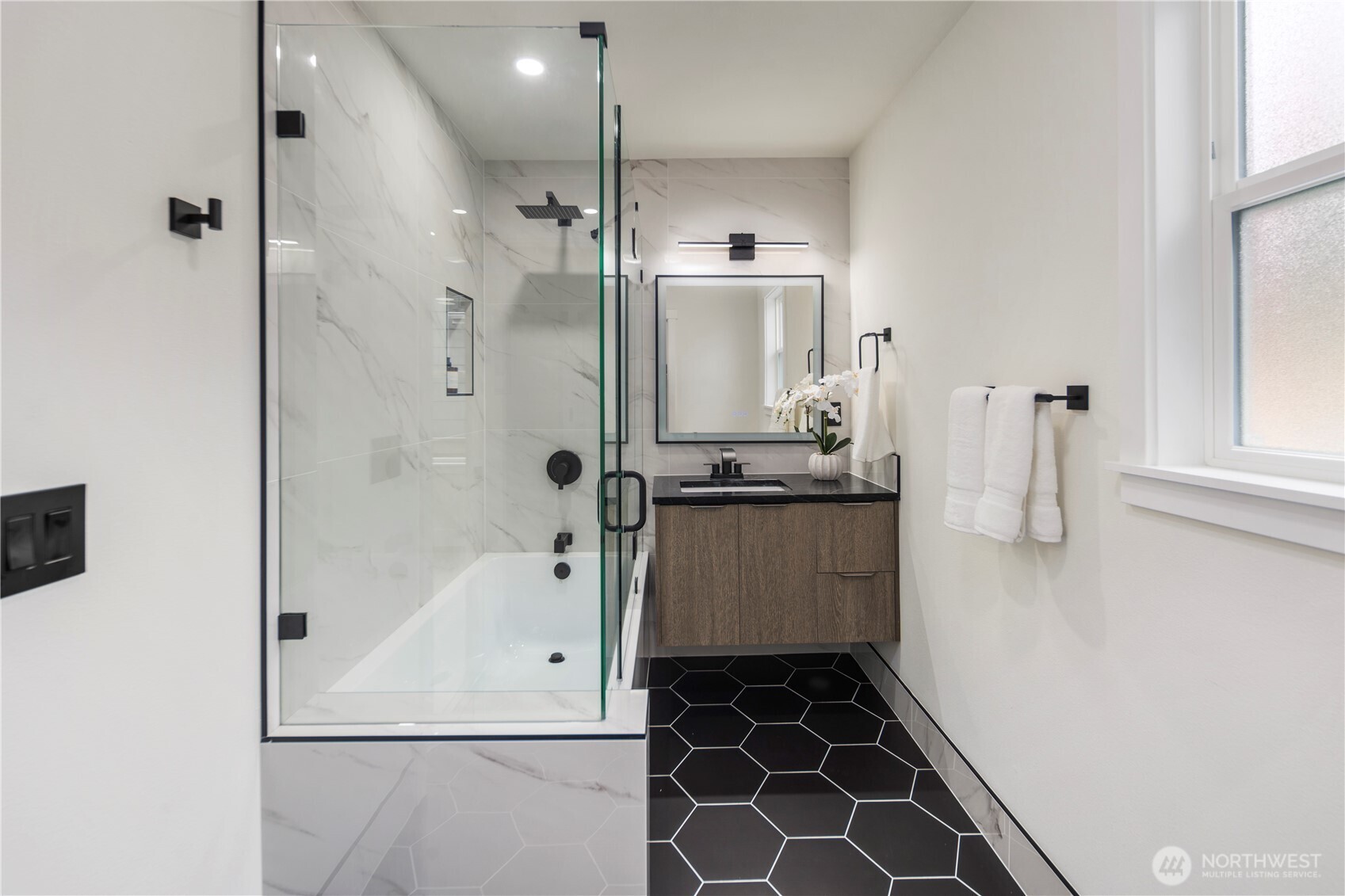 5520 Brooklyn Avenue NE, Seattle, WA 98105