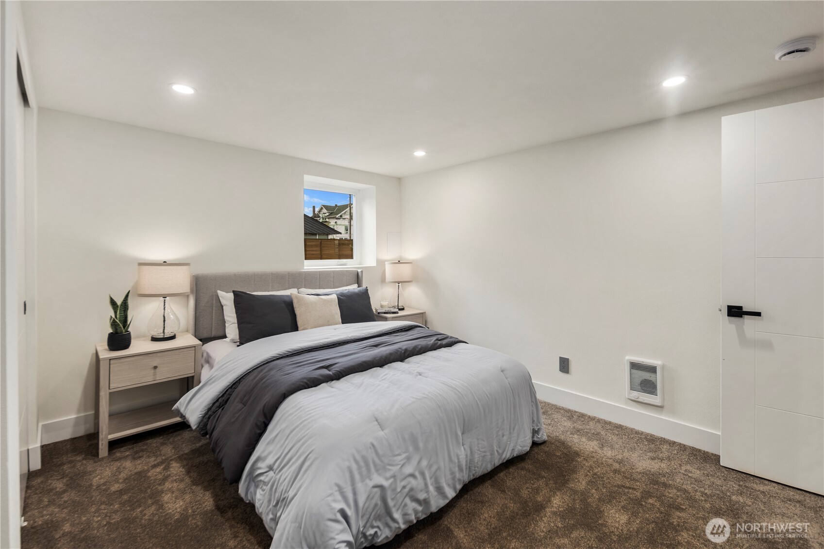 5520 Brooklyn Avenue NE, Seattle, WA 98105