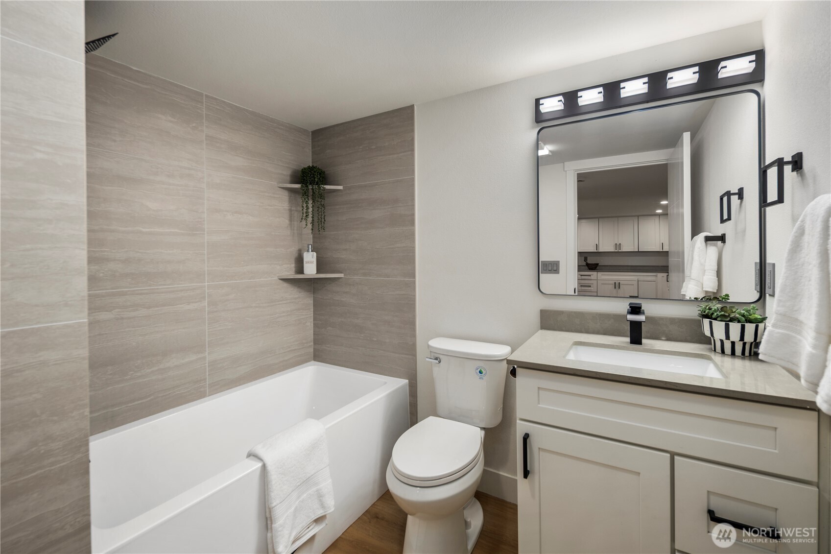 5520 Brooklyn Avenue NE, Seattle, WA 98105