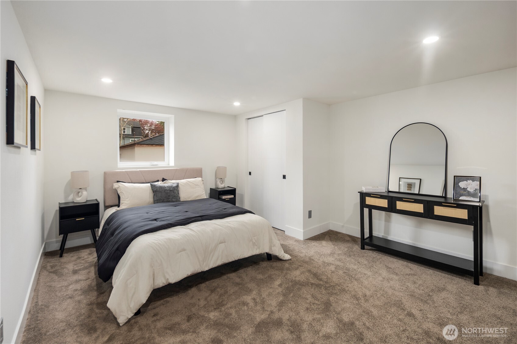 5520 Brooklyn Avenue NE, Seattle, WA 98105