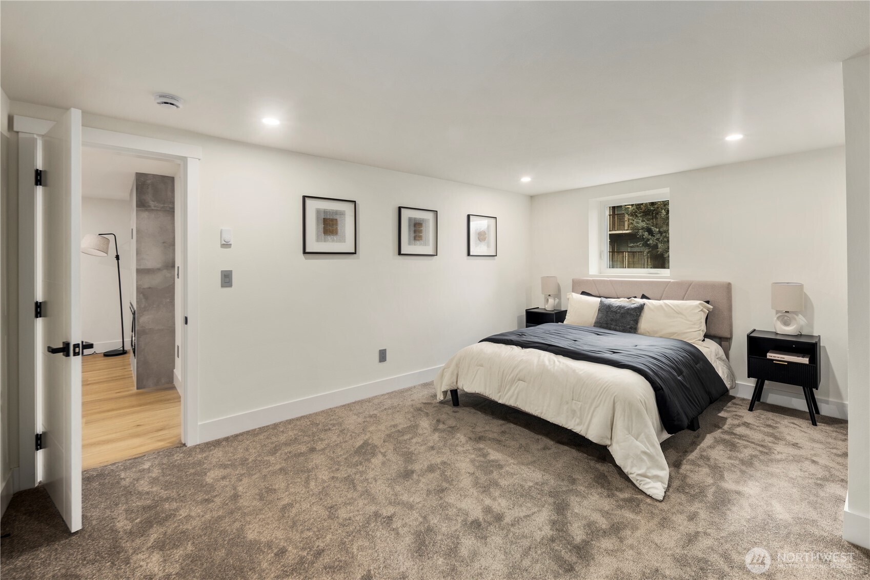 5520 Brooklyn Avenue NE, Seattle, WA 98105