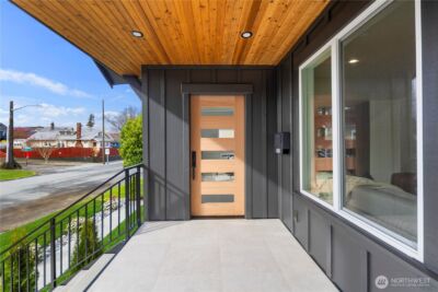 5520 Brooklyn Avenue NE, Seattle, WA 98105 - Photo 2