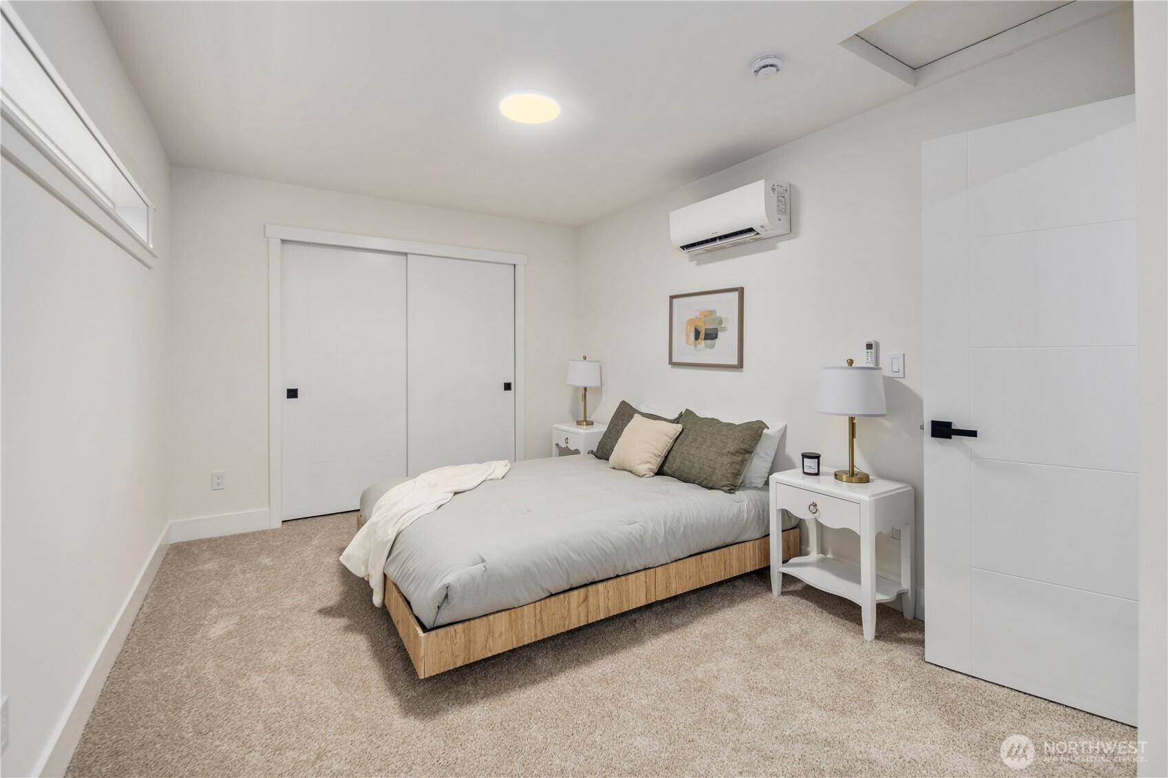 5520 Brooklyn Avenue NE, Seattle, WA 98105