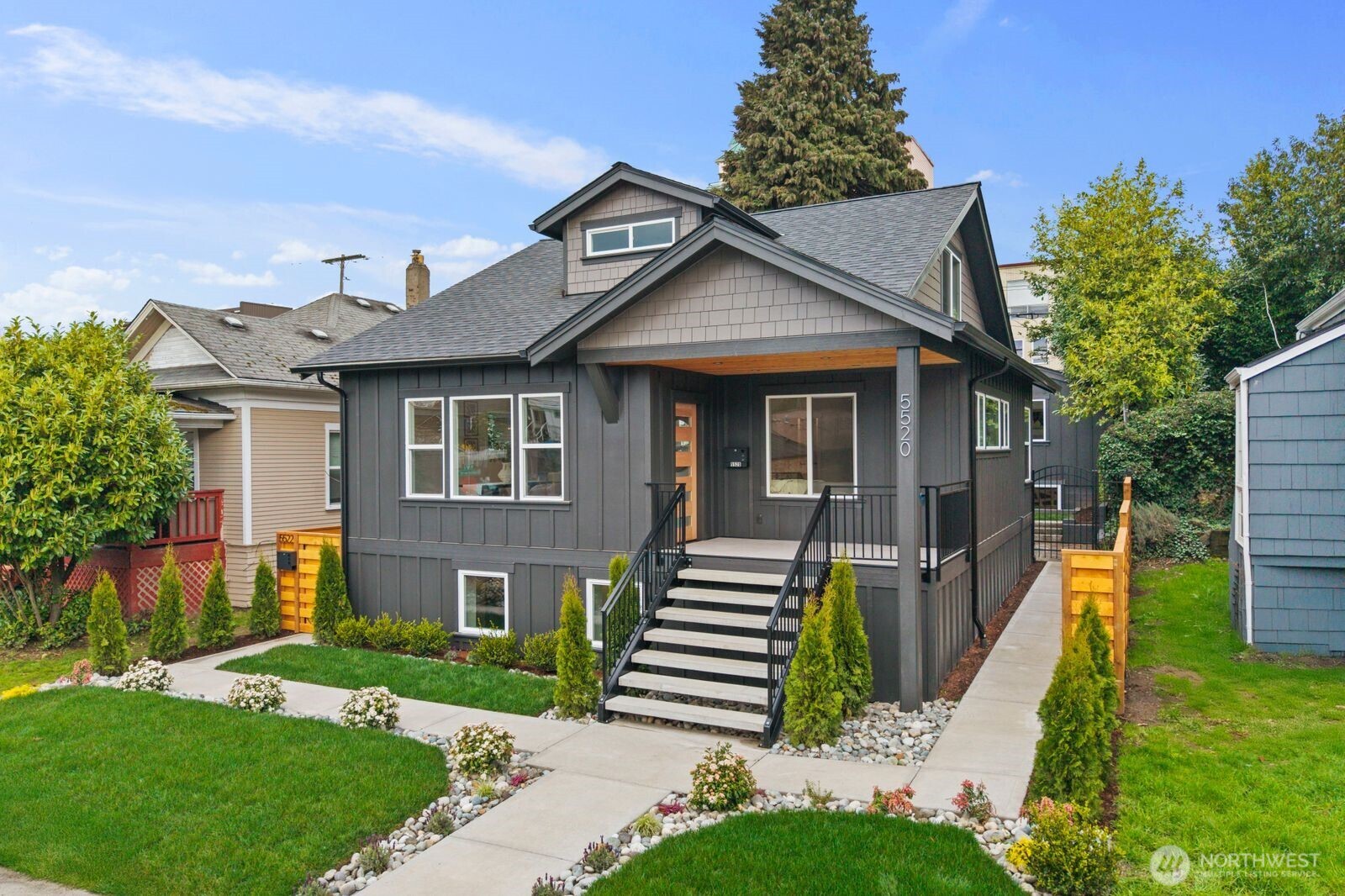 5520 Brooklyn Avenue NE, Seattle, WA 98105