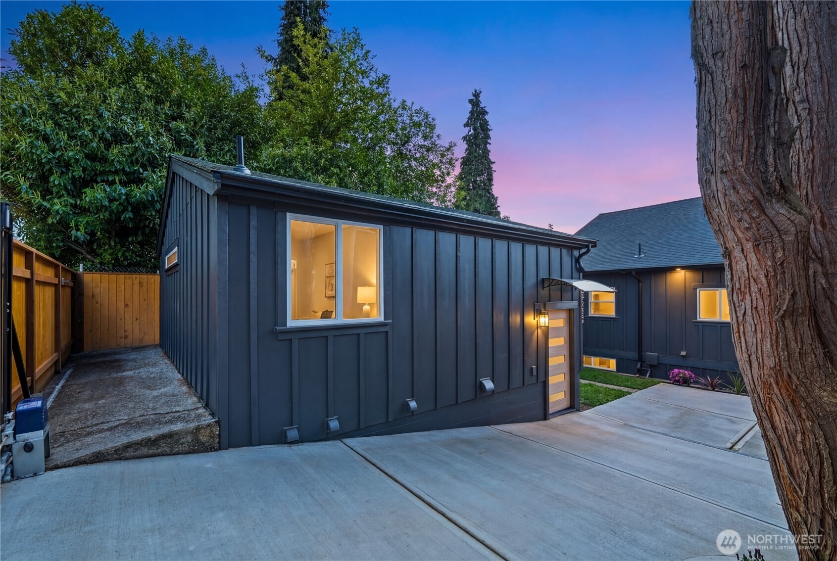 5520 Brooklyn Avenue NE, Seattle, WA 98105