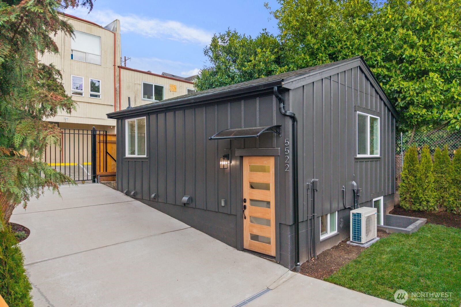 5520 Brooklyn Avenue NE, Seattle, WA 98105