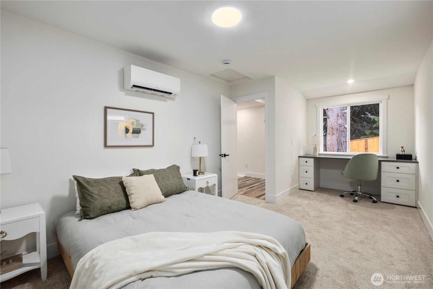 5520 Brooklyn Avenue NE, Seattle, WA 98105