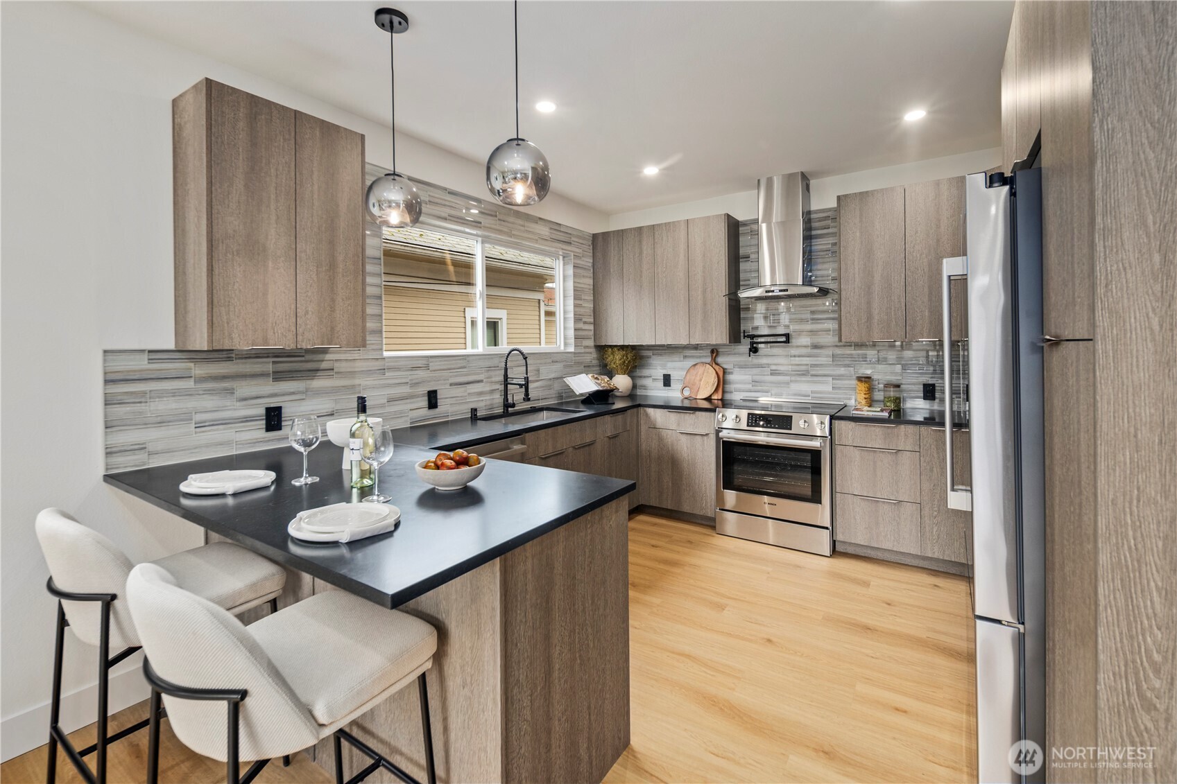 5520 Brooklyn Avenue NE, Seattle, WA 98105