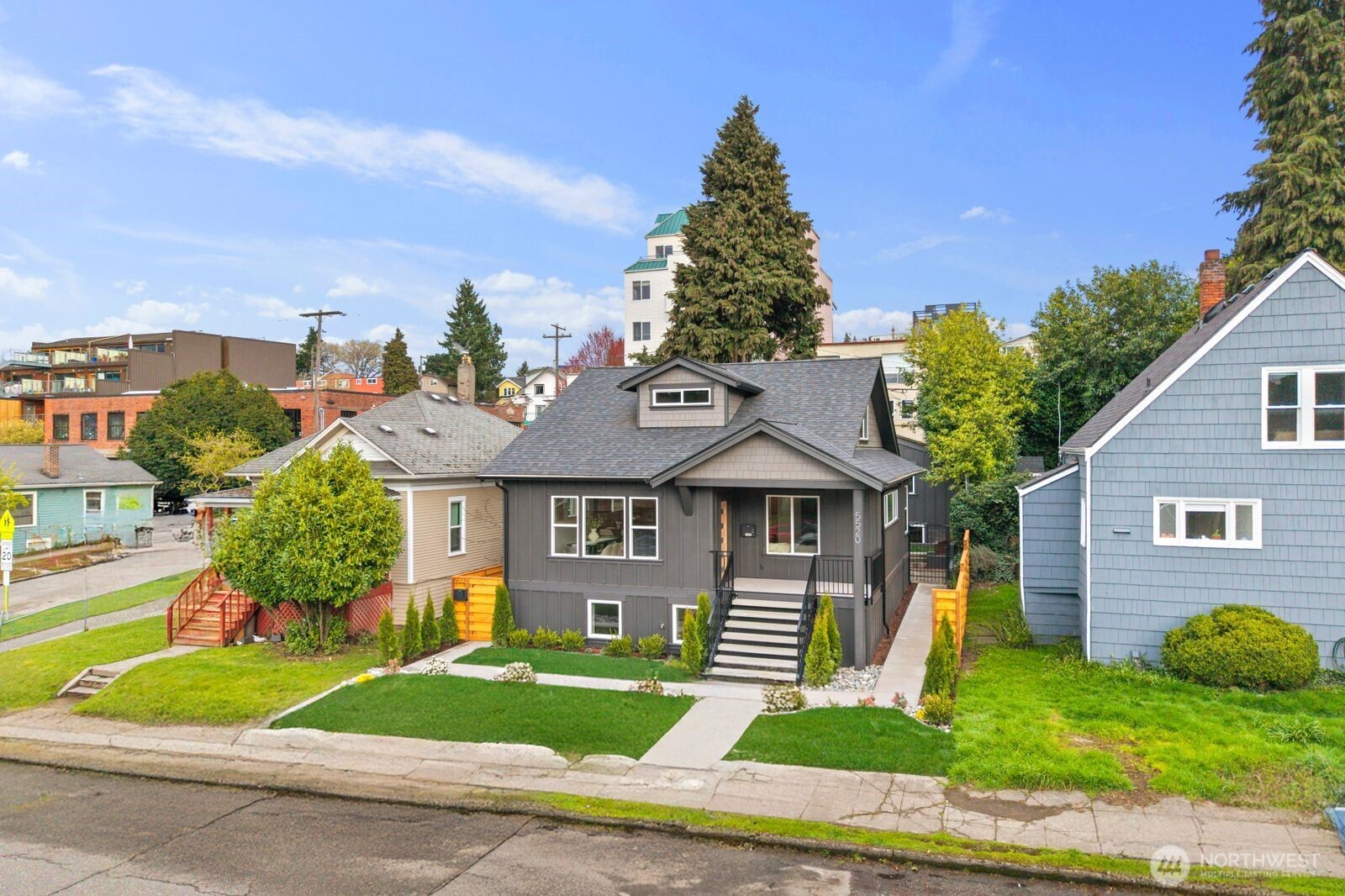 5520 Brooklyn Avenue NE, Seattle, WA 98105