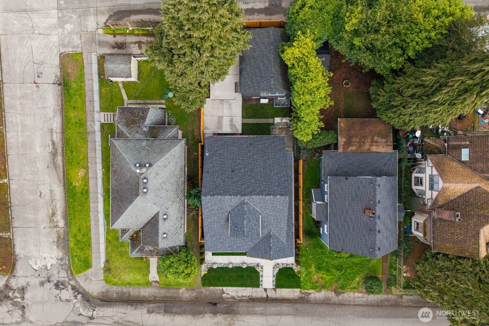 5520 Brooklyn Avenue NE, Seattle, WA 98105