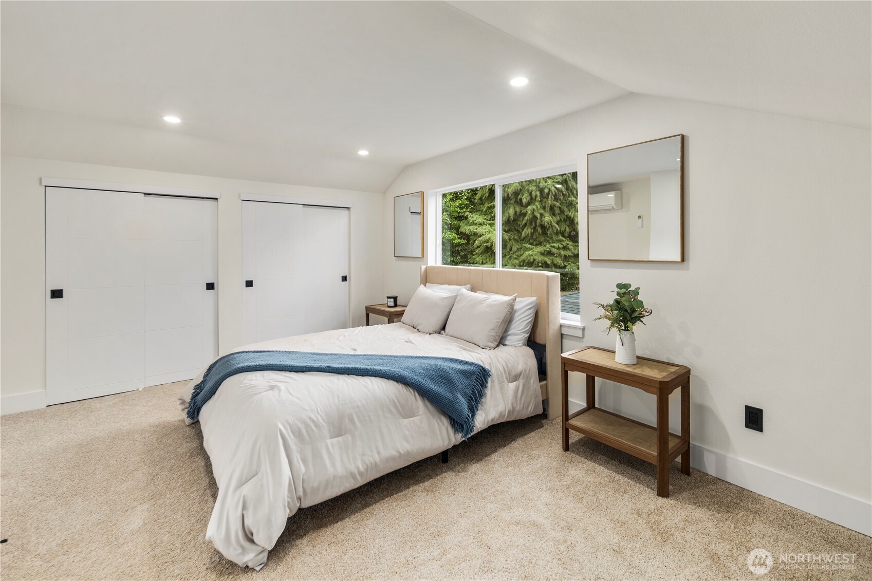 5520 Brooklyn Avenue NE, Seattle, WA 98105