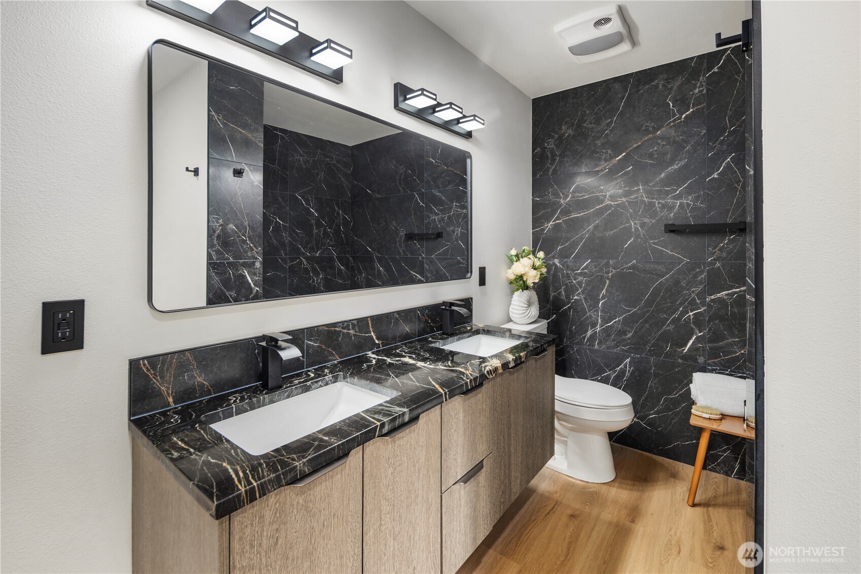 5520 Brooklyn Avenue NE, Seattle, WA 98105