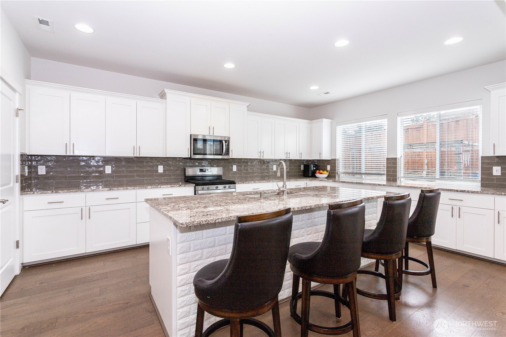 27432 14th Place S, Des Moines, WA 98198