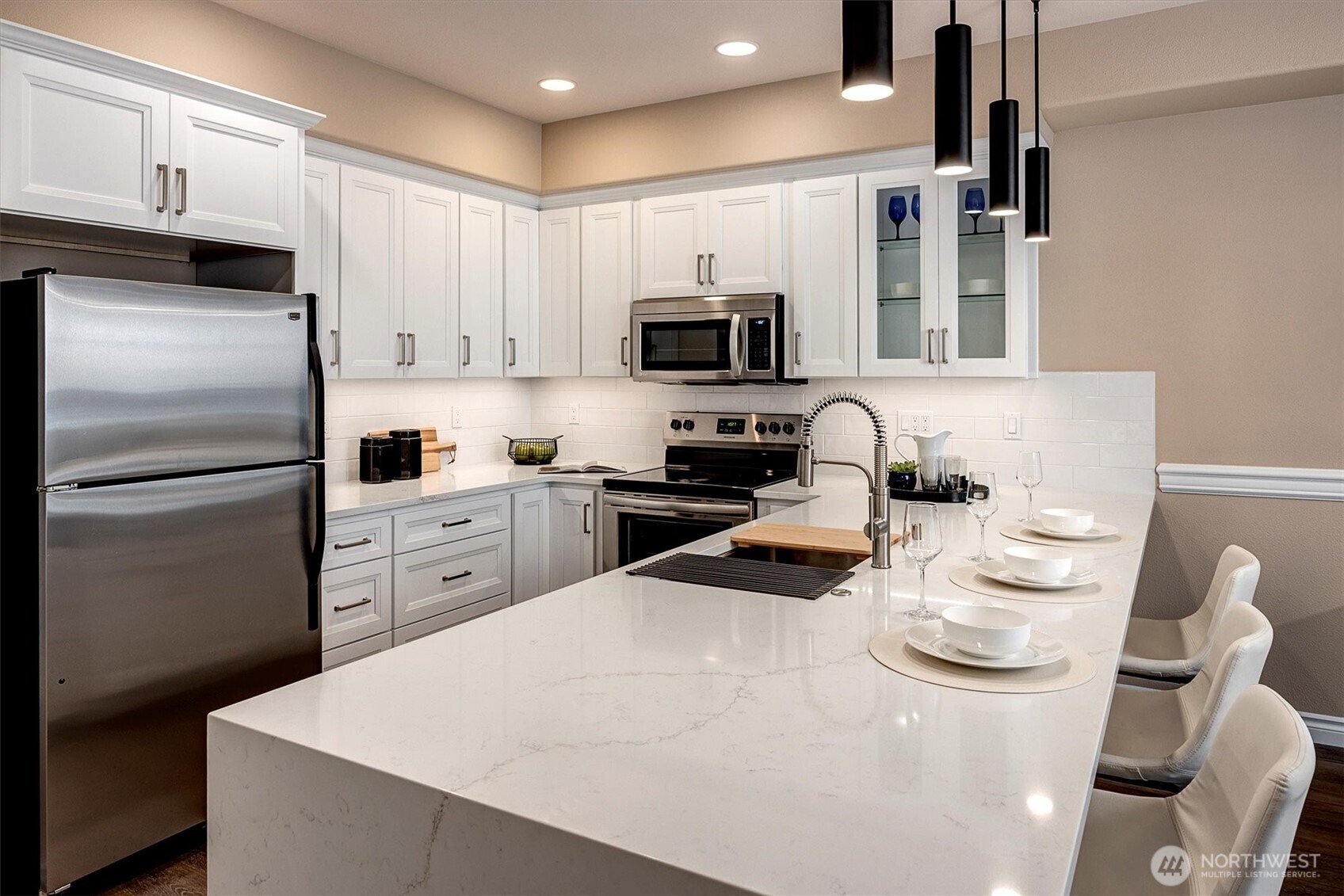 6831 NE 170th Street #206, Kenmore, WA 98028