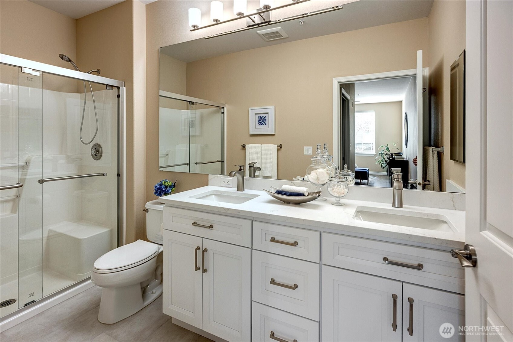 6831 NE 170th Street #206, Kenmore, WA 98028