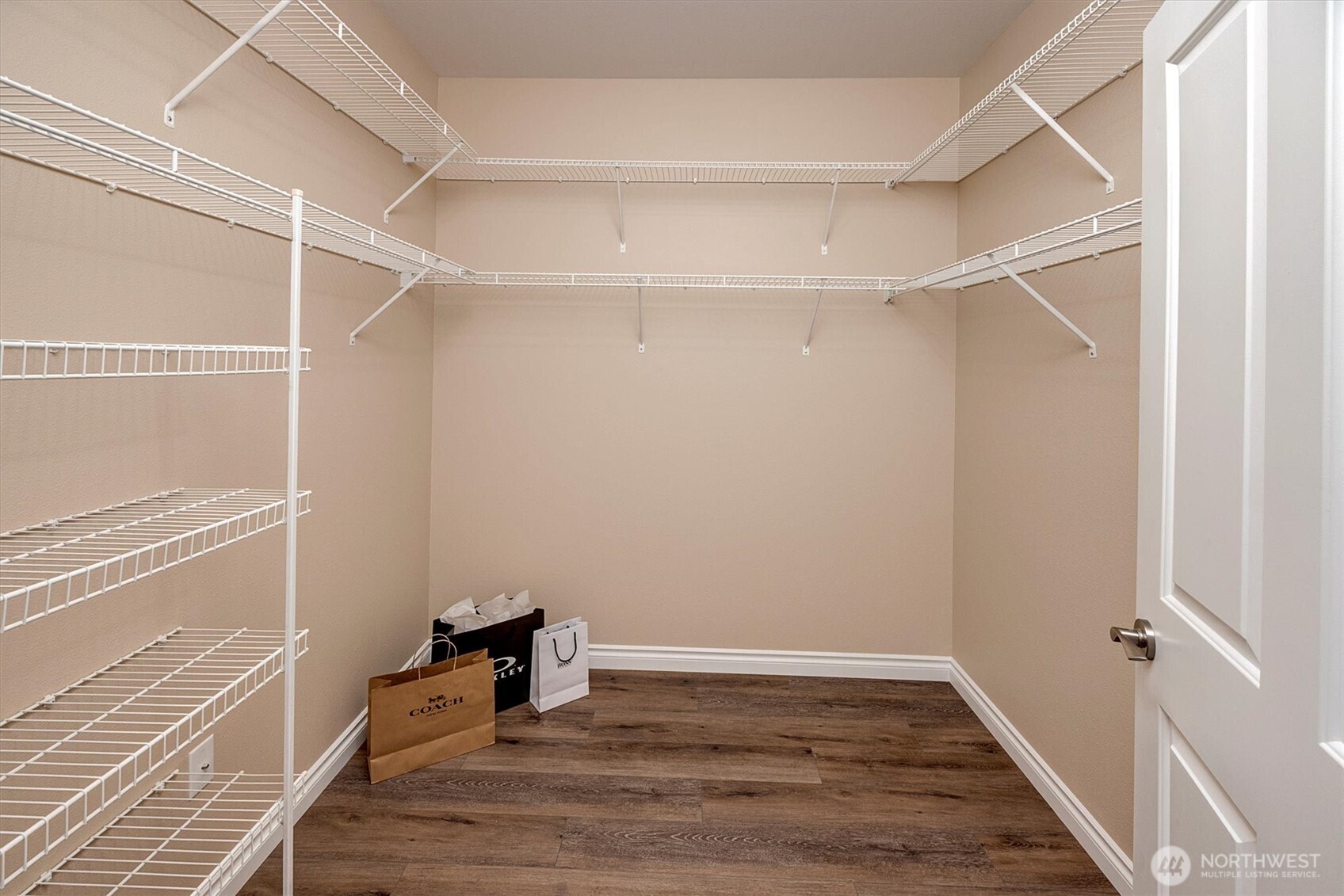 6831 NE 170th Street #206, Kenmore, WA 98028