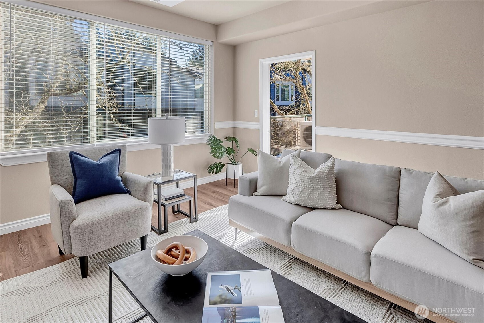 6831 NE 170th Street #206, Kenmore, WA 98028