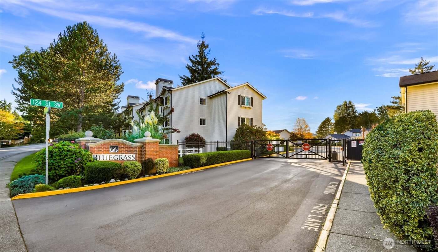 12404 E Gibson Road #N203, Everett, WA 98204