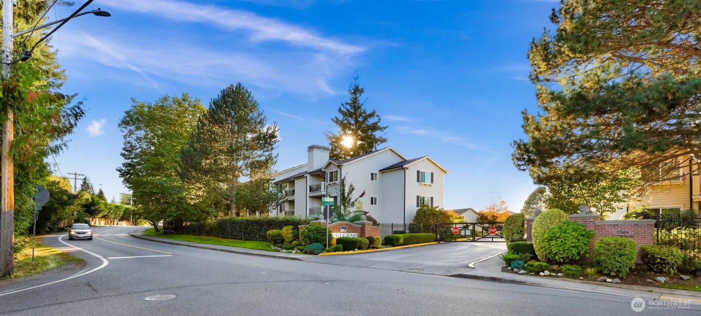 12404 E Gibson Road #N203, Everett, WA 98204