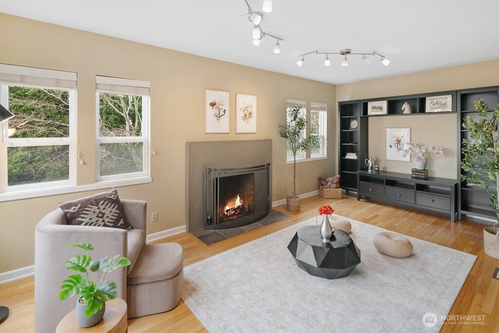 4200 SW Atlantic Street , Seattle, WA 98116