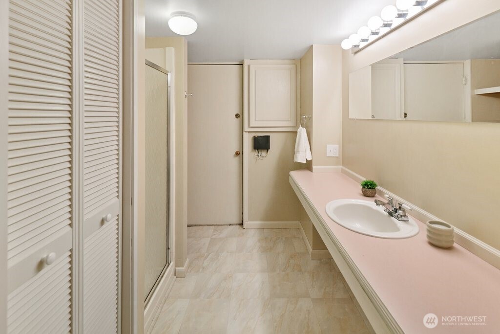 4200 SW Atlantic Street , Seattle, WA 98116