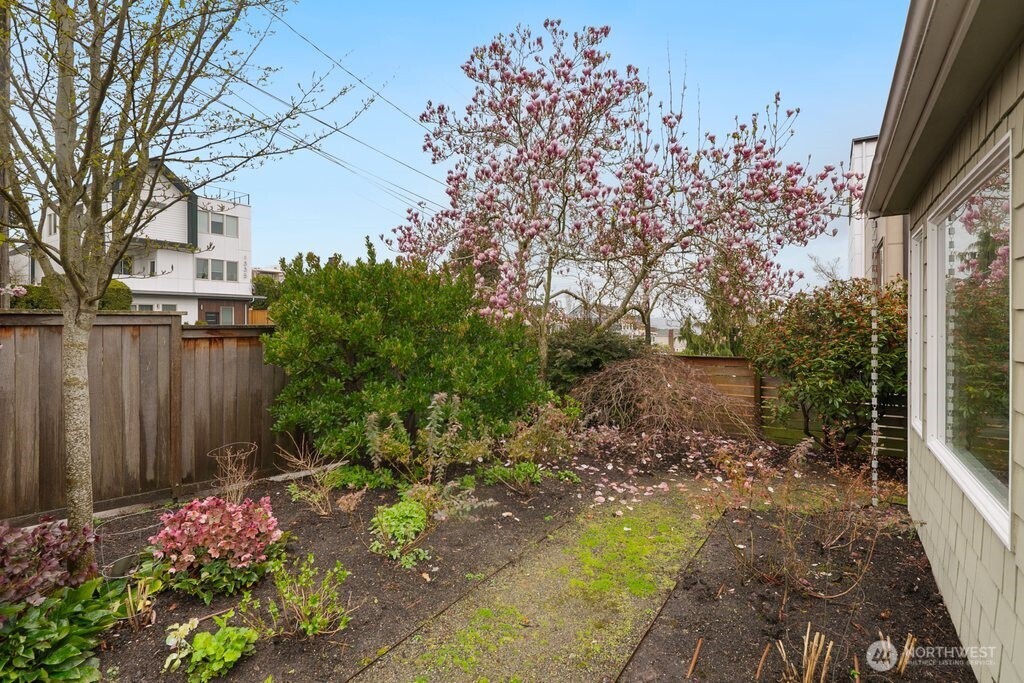 4200 SW Atlantic Street , Seattle, WA 98116