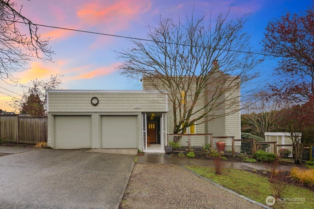 4200 SW Atlantic Street , Seattle, WA 98116