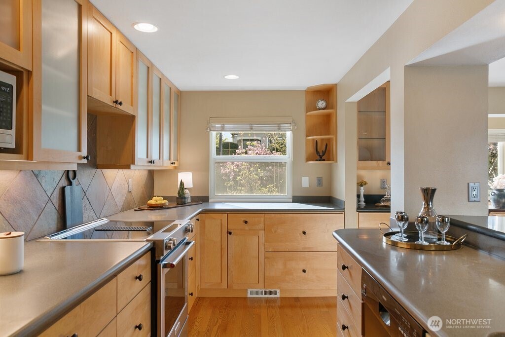 4200 SW Atlantic Street , Seattle, WA 98116