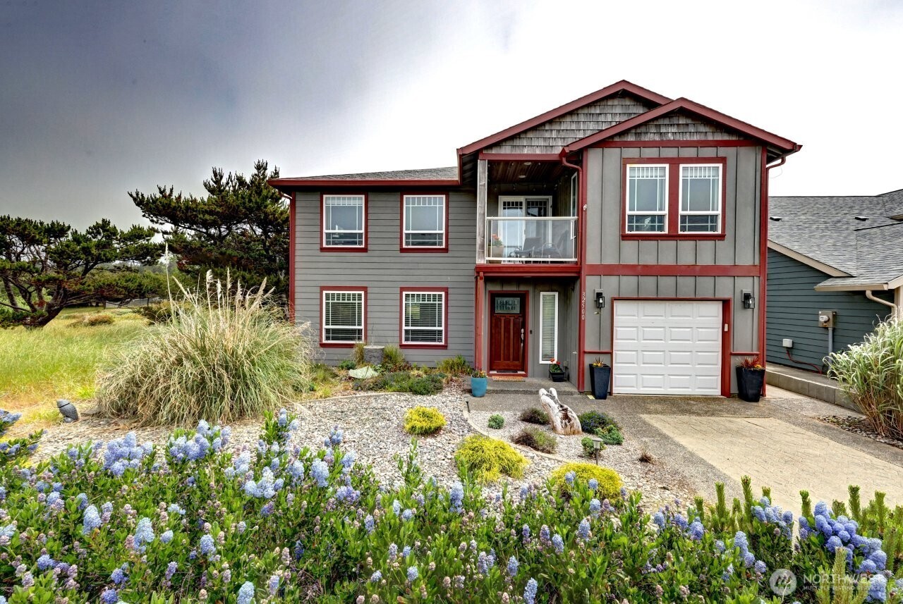 32500 G St , Ocean Park, WA 98640
