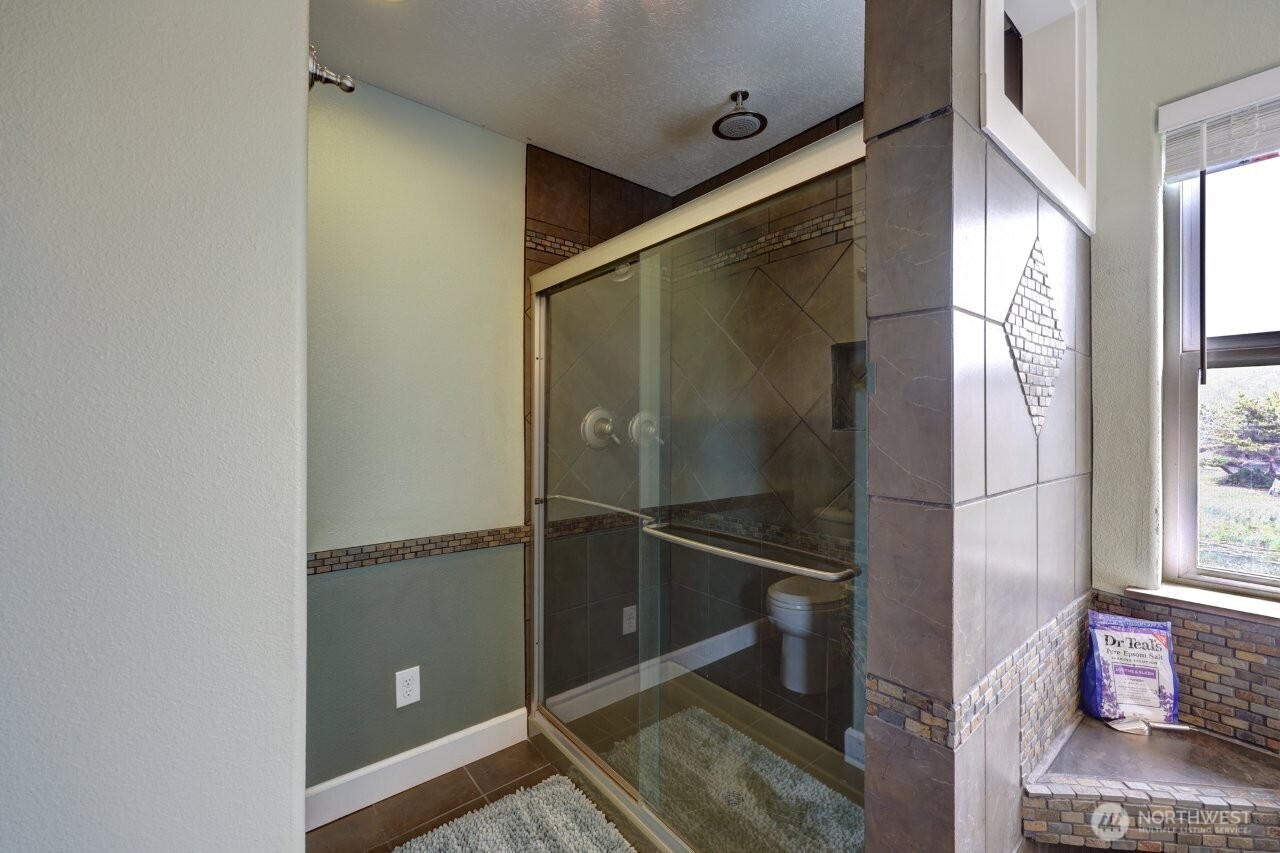 32500 G St , Ocean Park, WA 98640