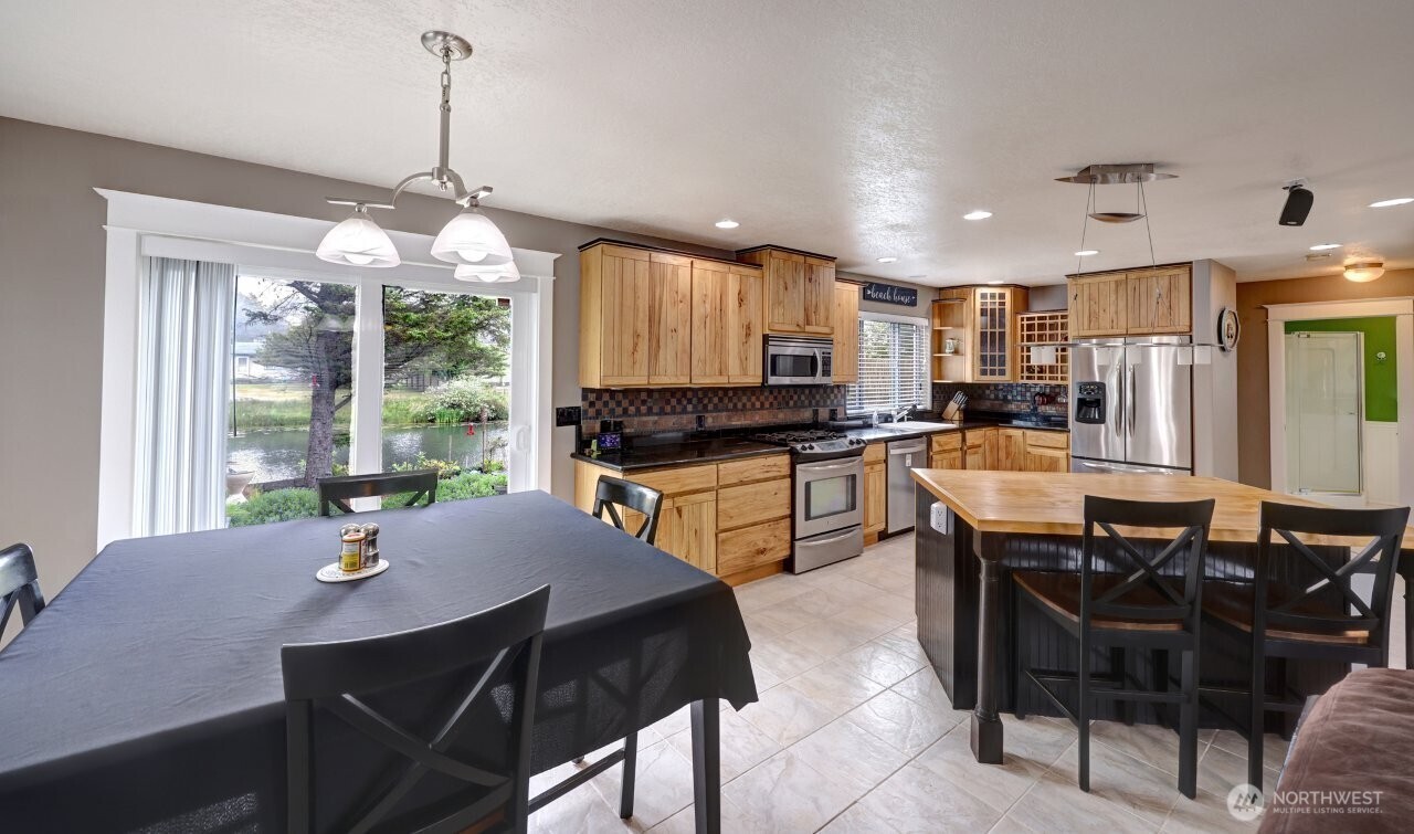 32500 G St , Ocean Park, WA 98640