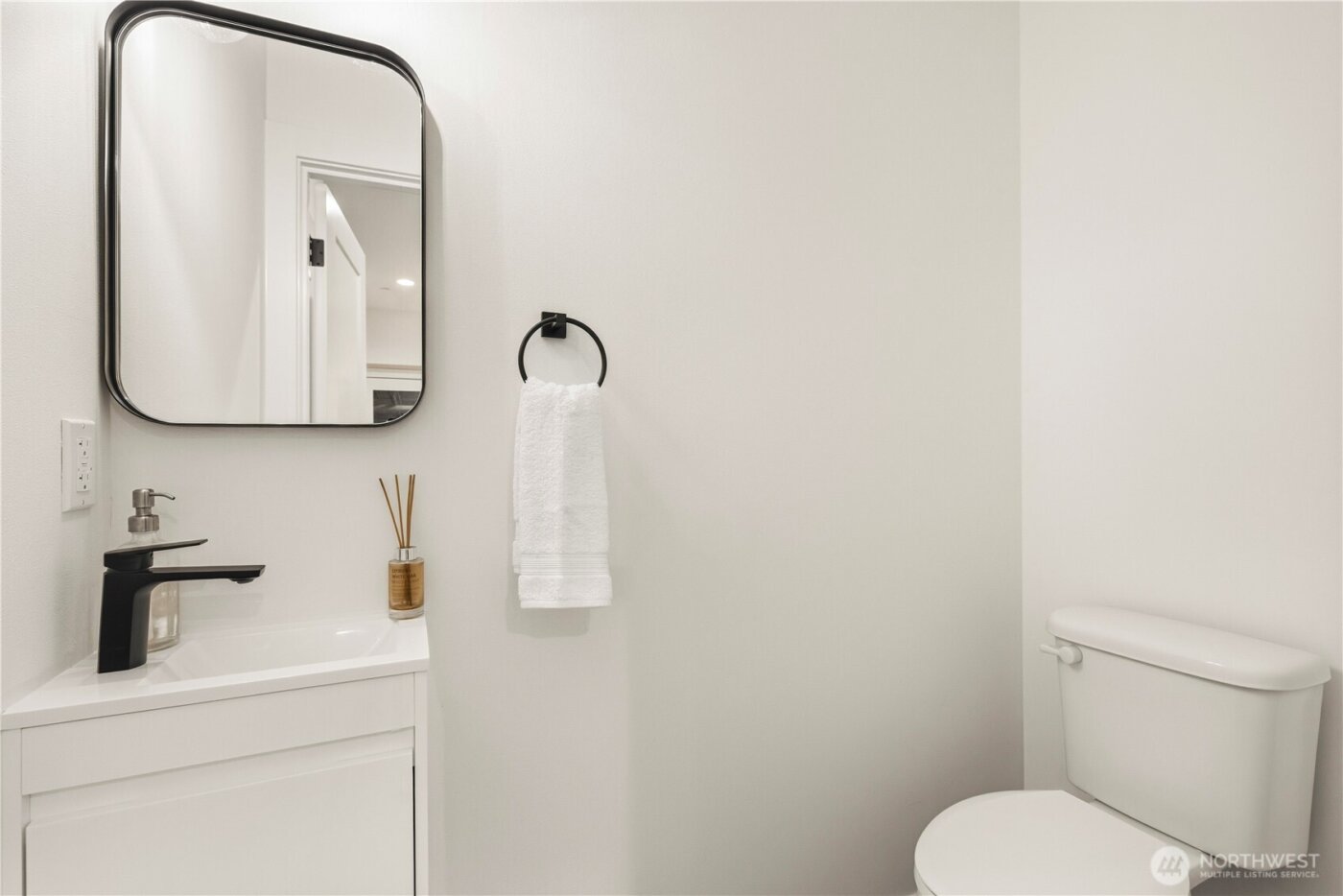 3817 B Fremont Avenue N, Seattle, WA 98103