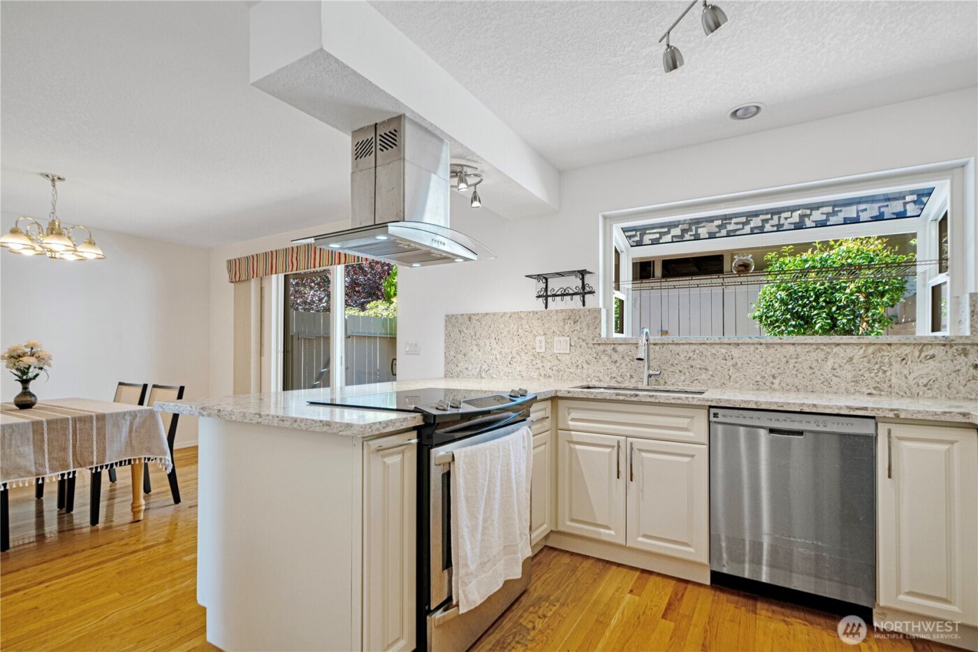 17050 Northup Way #5, Bellevue, WA 98008