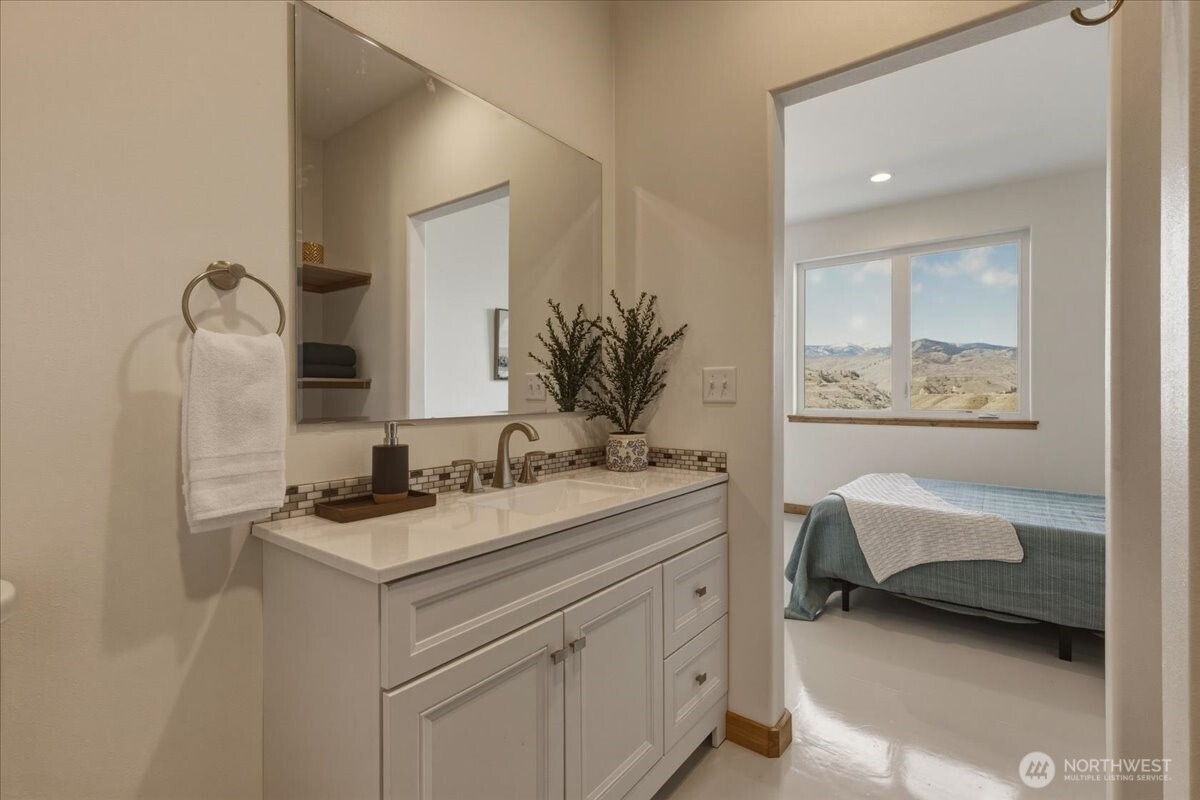 2 Island View Lane , Methow, WA 98834