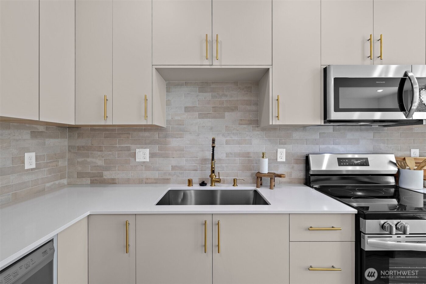 8324 16th Avenue NW #D, Seattle, WA 98117