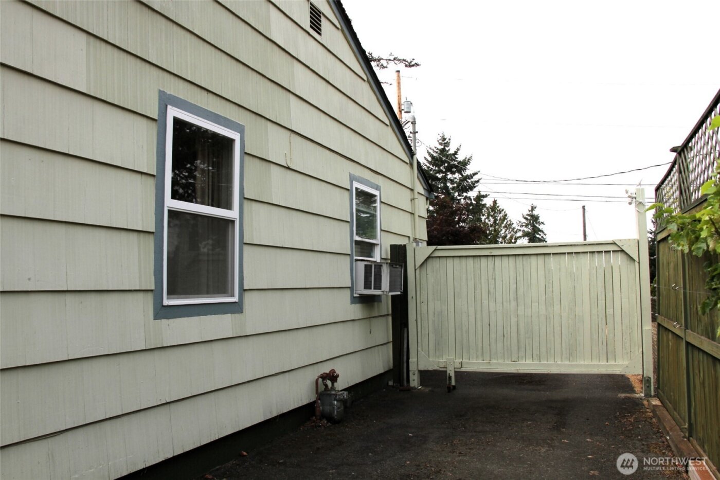6439 S Clement Avenue , Tacoma, WA 98409