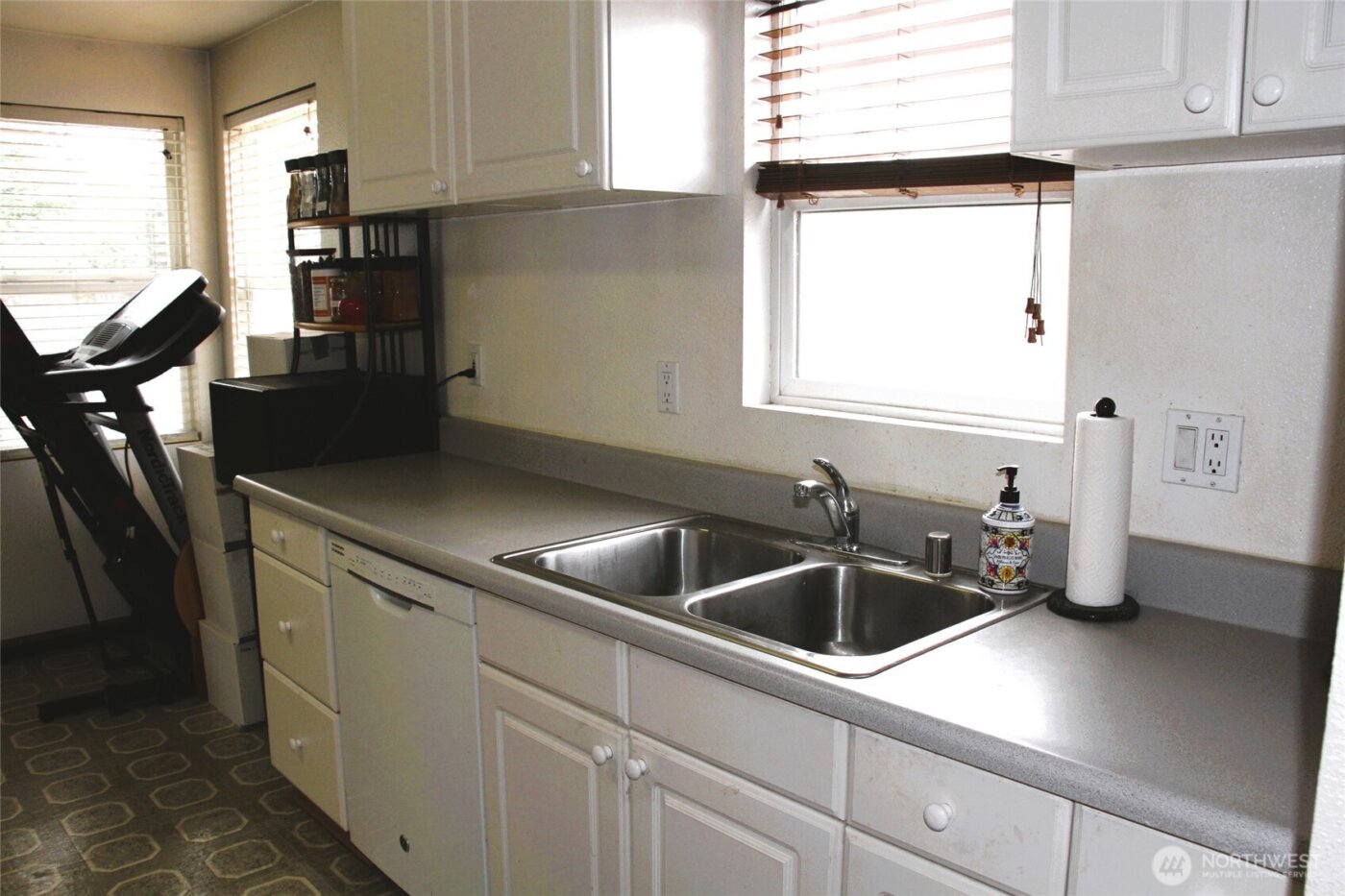 6439 S Clement Avenue , Tacoma, WA 98409