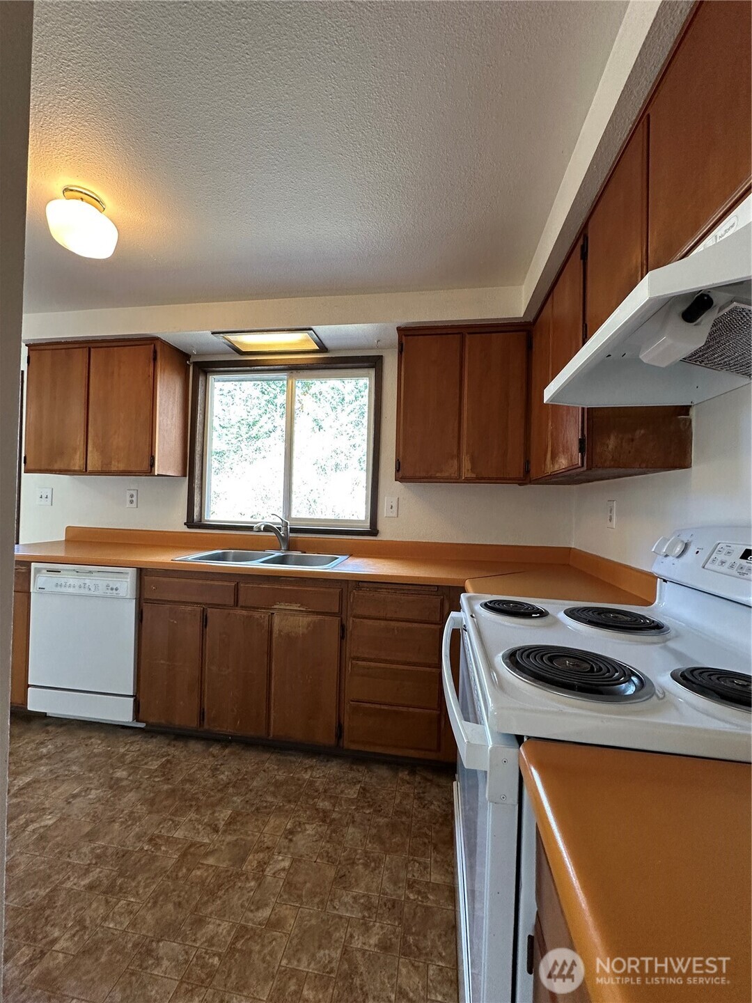 240 NE Chinook Drive , Belfair, WA 98528