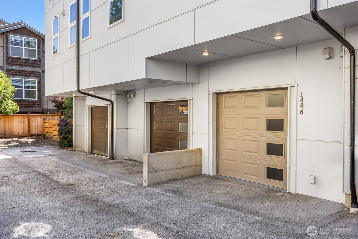 1402 N 95th Street , Seattle, WA 98013