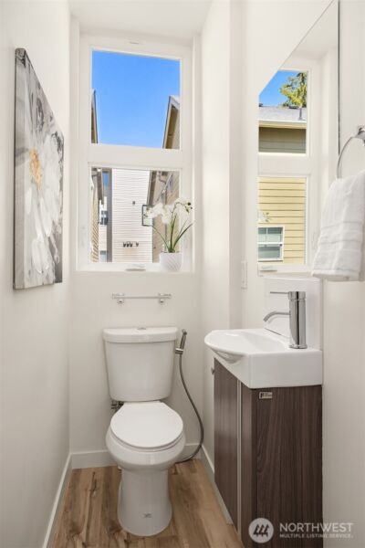 1402 N 95th Street , Seattle, WA 98013 - Photo 5