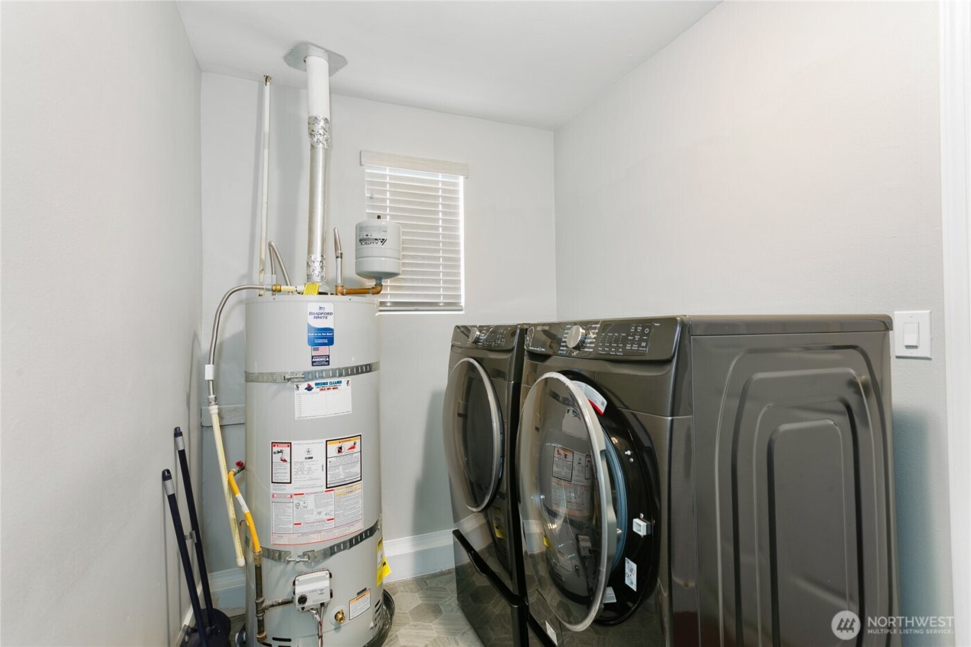 24532 35th Place S, Kent, WA 98032